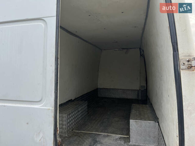 Белый Мерседес Sprinter, объемом двигателя 2.7 л и пробегом 470 тыс. км за 9000 $, фото 19 на Automoto.ua
