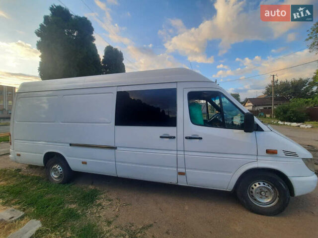Белый Мерседес Sprinter, объемом двигателя 2.7 л и пробегом 874 тыс. км за 8500 $, фото 3 на Automoto.ua