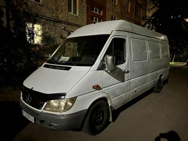 Белый Мерседес Sprinter, объемом двигателя 2.1 л и пробегом 400 тыс. км за 8700 $, фото 2 на Automoto.ua