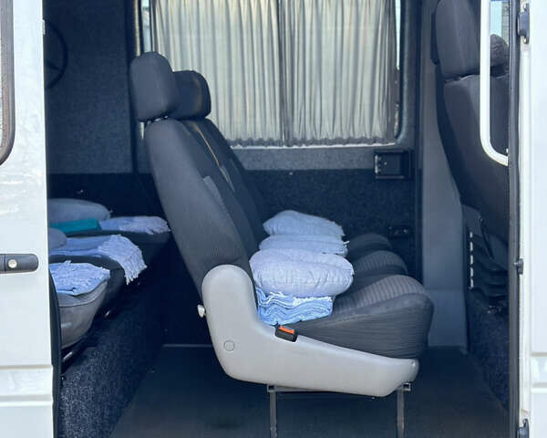 Белый Мерседес Sprinter, объемом двигателя 2.7 л и пробегом 200 тыс. км за 13900 $, фото 19 на Automoto.ua