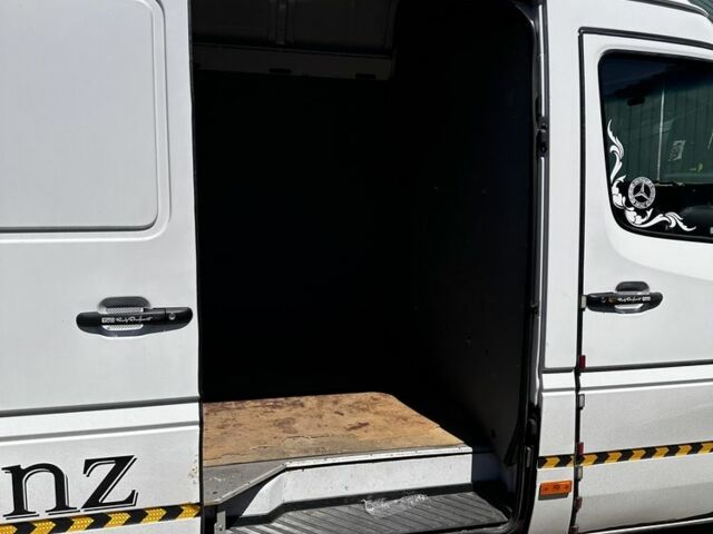 Белый Мерседес Sprinter, объемом двигателя 2.7 л и пробегом 273 тыс. км за 18000 $, фото 5 на Automoto.ua