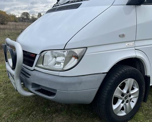 Белый Мерседес Sprinter, объемом двигателя 2.1 л и пробегом 225 тыс. км за 11950 $, фото 5 на Automoto.ua