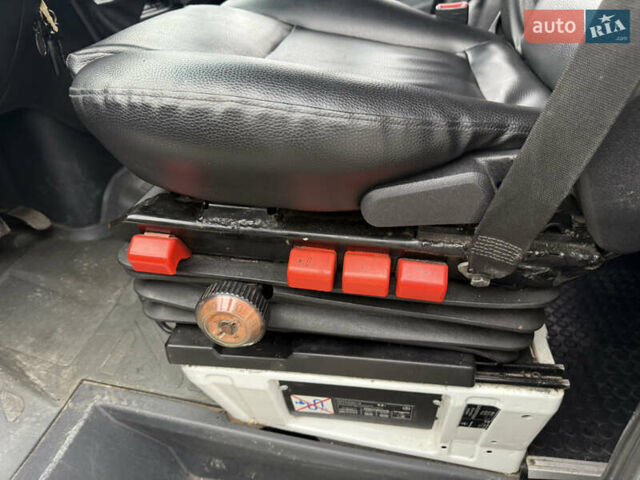 Белый Мерседес Sprinter, объемом двигателя 2.2 л и пробегом 200 тыс. км за 6750 $, фото 29 на Automoto.ua