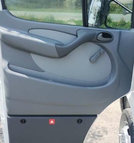 Белый Мерседес Sprinter, объемом двигателя 2.2 л и пробегом 473 тыс. км за 12900 $, фото 19 на Automoto.ua