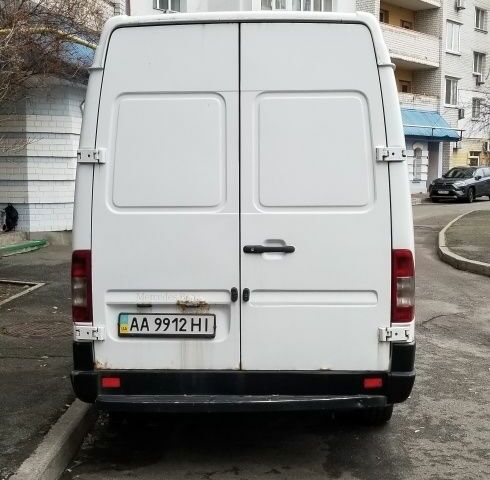 Белый Мерседес Sprinter, объемом двигателя 2.2 л и пробегом 260 тыс. км за 8500 $, фото 3 на Automoto.ua
