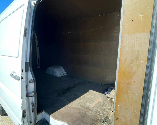 Белый Мерседес Sprinter, объемом двигателя 2.7 л и пробегом 596 тыс. км за 16500 $, фото 14 на Automoto.ua