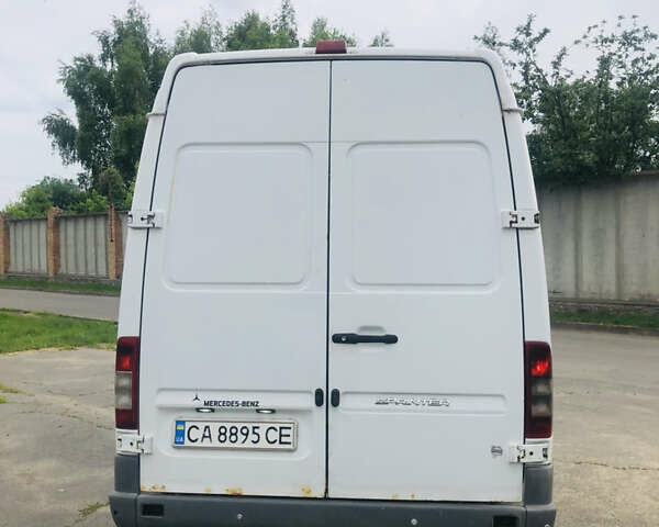 Белый Мерседес Sprinter, объемом двигателя 2.15 л и пробегом 350 тыс. км за 7200 $, фото 3 на Automoto.ua