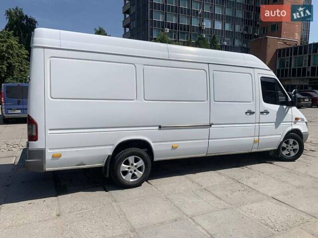 Белый Мерседес Sprinter, объемом двигателя 2.69 л и пробегом 625 тыс. км за 11999 $, фото 6 на Automoto.ua