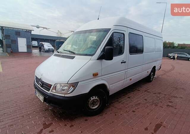 Белый Мерседес Sprinter, объемом двигателя 2.7 л и пробегом 620 тыс. км за 10000 $, фото 2 на Automoto.ua