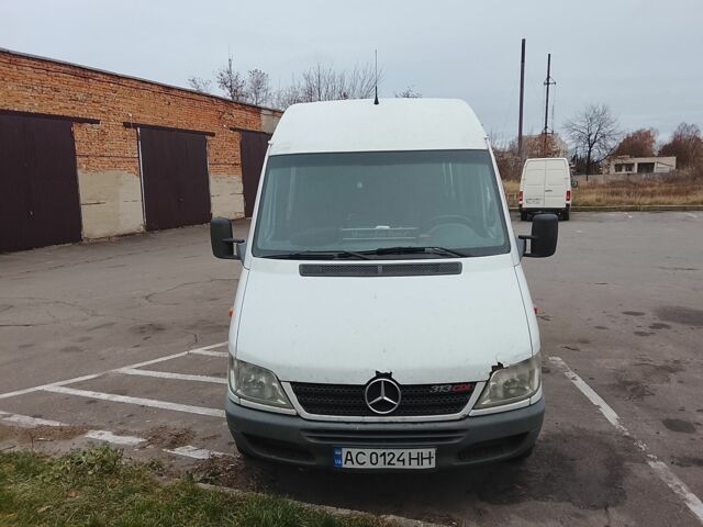 Белый Мерседес Sprinter, объемом двигателя 2.2 л и пробегом 320 тыс. км за 6200 $, фото 1 на Automoto.ua