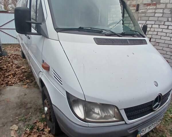 Белый Мерседес Sprinter, объемом двигателя 2.7 л и пробегом 520 тыс. км за 10000 $, фото 2 на Automoto.ua