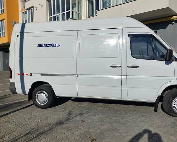 Белый Мерседес Sprinter, объемом двигателя 0 л и пробегом 375 тыс. км за 10000 $, фото 43 на Automoto.ua