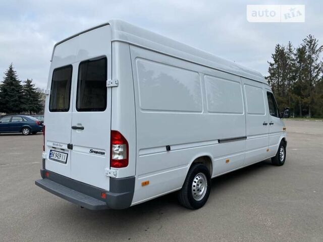 Белый Мерседес Sprinter, объемом двигателя 2.15 л и пробегом 252 тыс. км за 14799 $, фото 5 на Automoto.ua