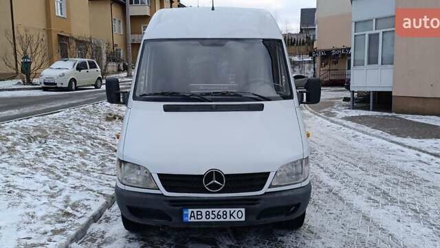 Белый Мерседес Sprinter, объемом двигателя 2.7 л и пробегом 500 тыс. км за 10900 $, фото 3 на Automoto.ua