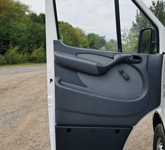Белый Мерседес Sprinter, объемом двигателя 2.1 л и пробегом 476 тыс. км за 8700 $, фото 7 на Automoto.ua
