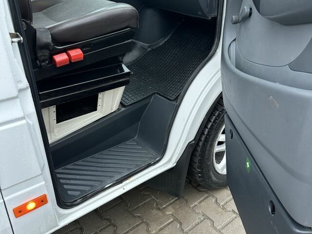 Белый Мерседес Sprinter, объемом двигателя 2.1 л и пробегом 850 тыс. км за 10500 $, фото 18 на Automoto.ua