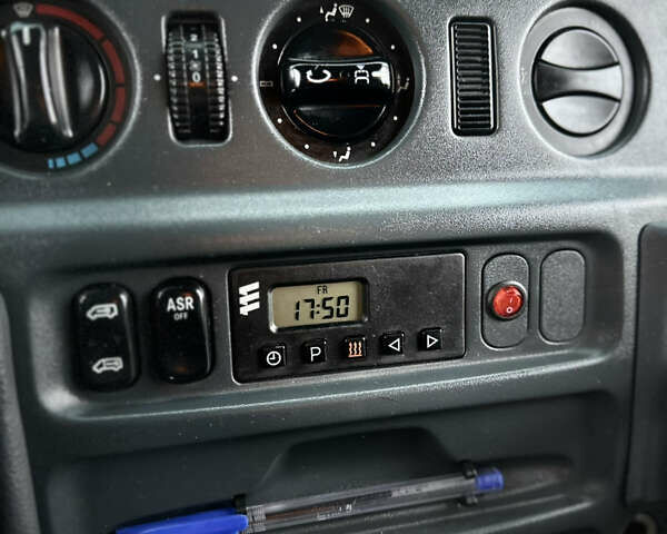 Белый Мерседес Sprinter, объемом двигателя 2.2 л и пробегом 370 тыс. км за 8300 $, фото 13 на Automoto.ua