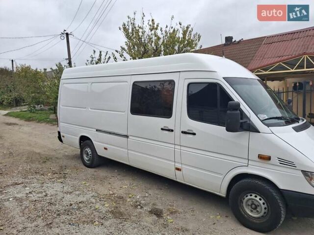 Белый Мерседес Sprinter, объемом двигателя 2.69 л и пробегом 740 тыс. км за 12000 $, фото 1 на Automoto.ua