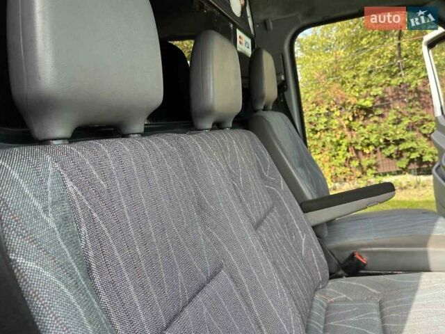 Белый Мерседес Sprinter, объемом двигателя 2.5 л и пробегом 214 тыс. км за 12000 $, фото 21 на Automoto.ua