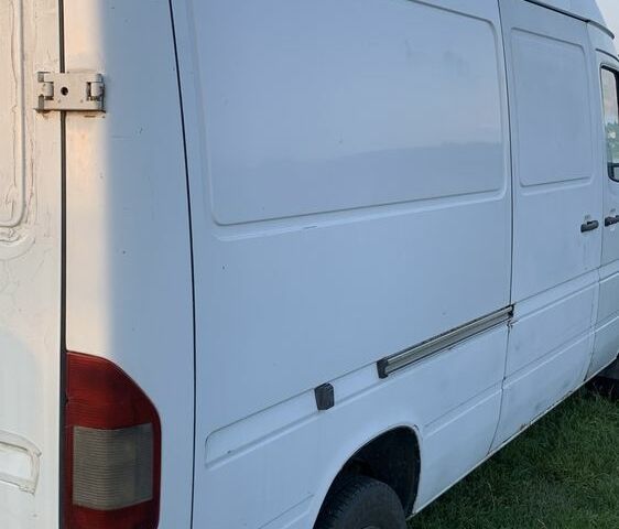 Белый Мерседес Sprinter, объемом двигателя 0 л и пробегом 3 тыс. км за 5700 $, фото 2 на Automoto.ua