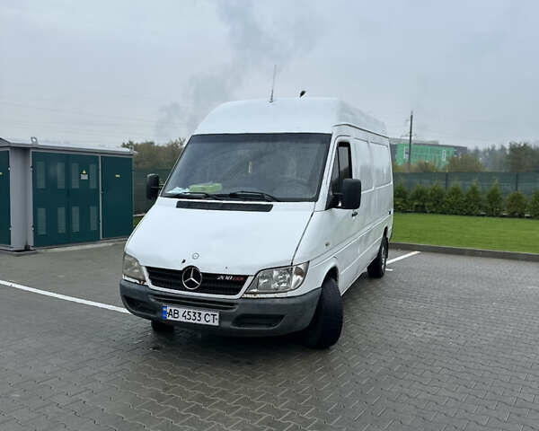 Белый Мерседес Sprinter, объемом двигателя 2.15 л и пробегом 650 тыс. км за 4950 $, фото 4 на Automoto.ua