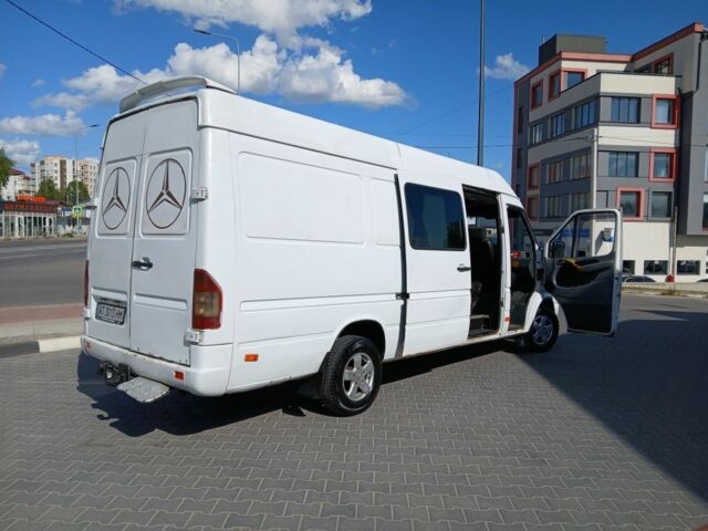 Белый Мерседес Sprinter, объемом двигателя 2.1 л и пробегом 313 тыс. км за 9555 $, фото 2 на Automoto.ua
