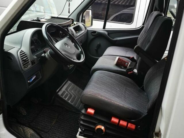 Белый Мерседес Sprinter, объемом двигателя 2.7 л и пробегом 350 тыс. км за 5810 $, фото 2 на Automoto.ua
