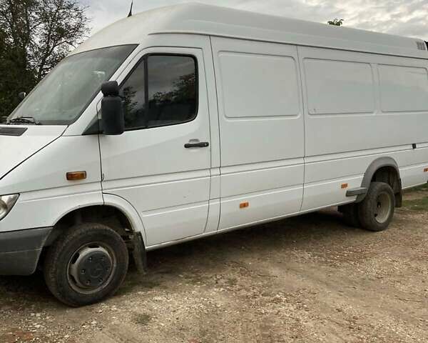 Белый Мерседес Sprinter, объемом двигателя 2.2 л и пробегом 400 тыс. км за 10000 $, фото 5 на Automoto.ua