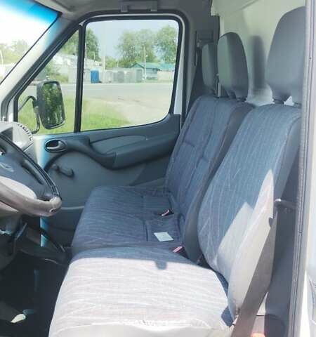 Белый Мерседес Sprinter, объемом двигателя 2.2 л и пробегом 473 тыс. км за 12900 $, фото 2 на Automoto.ua