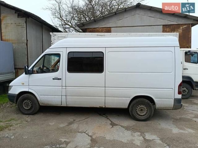 Белый Мерседес Sprinter, объемом двигателя 2.1 л и пробегом 200 тыс. км за 7600 $, фото 2 на Automoto.ua