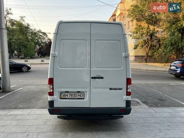 Белый Мерседес Sprinter, объемом двигателя 2.2 л и пробегом 100 тыс. км за 12000 $, фото 9 на Automoto.ua