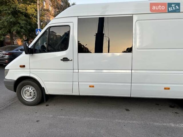 Белый Мерседес Sprinter, объемом двигателя 2.2 л и пробегом 100 тыс. км за 12000 $, фото 12 на Automoto.ua