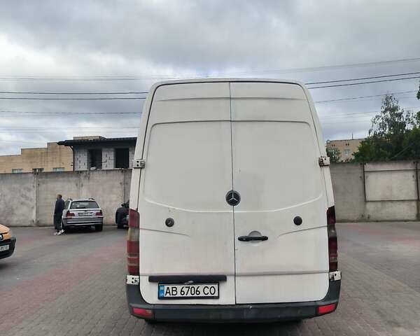 Белый Мерседес Sprinter, объемом двигателя 2.1 л и пробегом 692 тыс. км за 5600 $, фото 3 на Automoto.ua