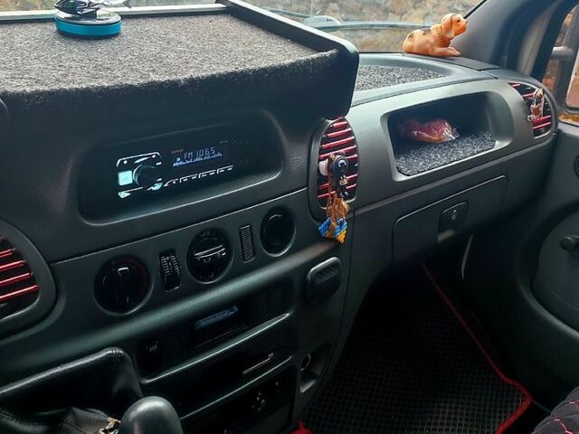 Белый Мерседес Sprinter, объемом двигателя 2.1 л и пробегом 0 тыс. км за 10000 $, фото 4 на Automoto.ua