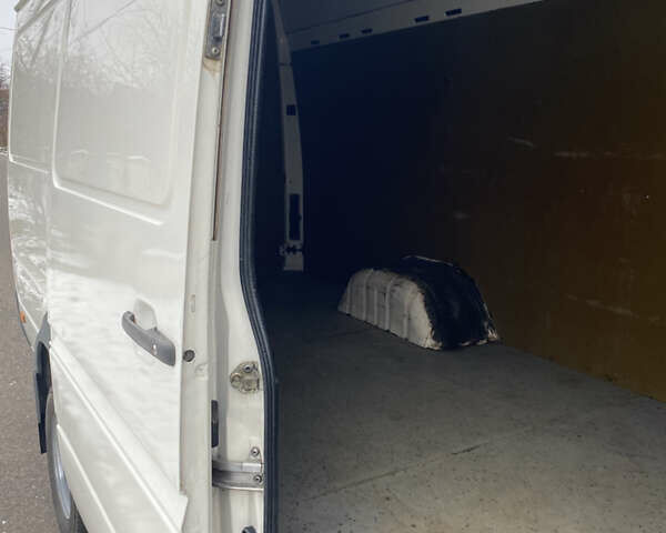 Белый Мерседес Sprinter, объемом двигателя 2.7 л и пробегом 422 тыс. км за 10000 $, фото 28 на Automoto.ua