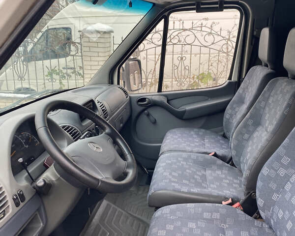 Белый Мерседес Sprinter, объемом двигателя 2.7 л и пробегом 422 тыс. км за 10000 $, фото 9 на Automoto.ua