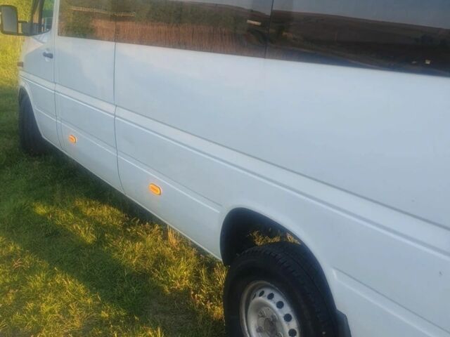 Белый Мерседес Sprinter, объемом двигателя 2.7 л и пробегом 460 тыс. км за 9500 $, фото 4 на Automoto.ua