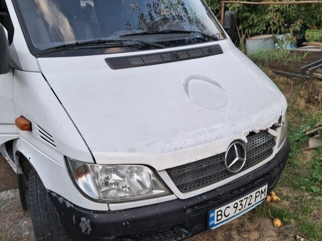 Белый Мерседес Sprinter, объемом двигателя 2.1 л и пробегом 400 тыс. км за 7300 $, фото 17 на Automoto.ua