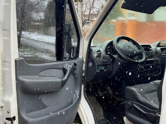 Белый Мерседес Sprinter, объемом двигателя 2.1 л и пробегом 211 тыс. км за 9500 $, фото 8 на Automoto.ua