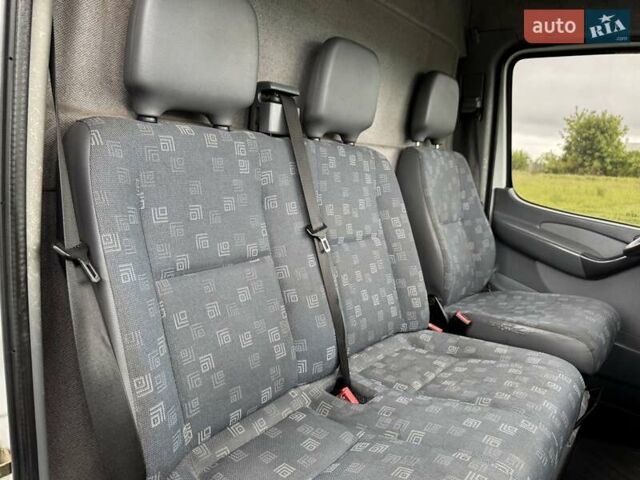 Белый Мерседес Sprinter, объемом двигателя 2.7 л и пробегом 434 тыс. км за 8600 $, фото 25 на Automoto.ua