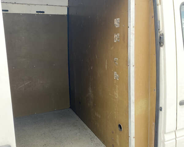 Белый Мерседес Sprinter, объемом двигателя 2.7 л и пробегом 422 тыс. км за 10000 $, фото 25 на Automoto.ua