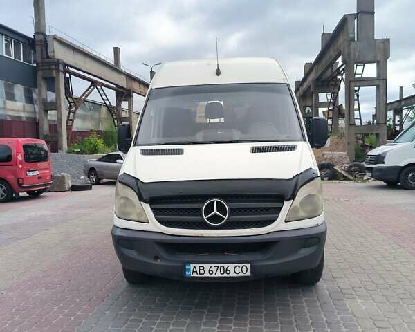 Белый Мерседес Sprinter, объемом двигателя 2.1 л и пробегом 692 тыс. км за 5600 $, фото 1 на Automoto.ua