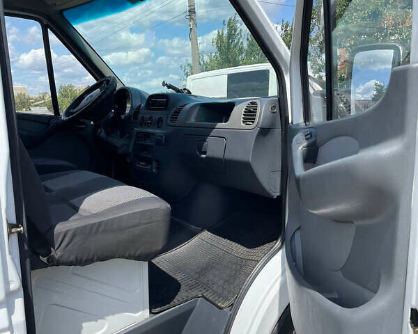 Білий Мерседес Sprinter, об'ємом двигуна 2.2 л та пробігом 550 тис. км за 9000 $, фото 14 на Automoto.ua