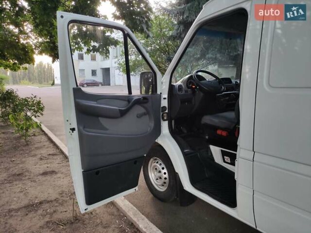 Белый Мерседес Sprinter, объемом двигателя 0 л и пробегом 277 тыс. км за 15300 $, фото 13 на Automoto.ua