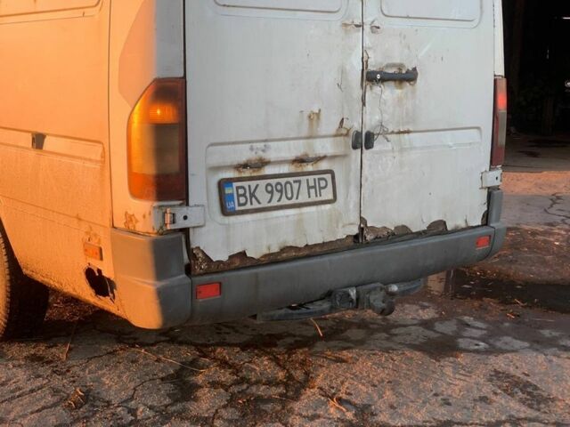 Белый Мерседес Sprinter, объемом двигателя 2.2 л и пробегом 438 тыс. км за 4799 $, фото 4 на Automoto.ua