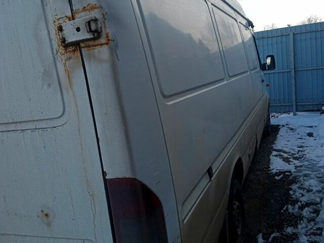 Белый Мерседес Sprinter, объемом двигателя 2.1 л и пробегом 400 тыс. км за 3800 $, фото 3 на Automoto.ua