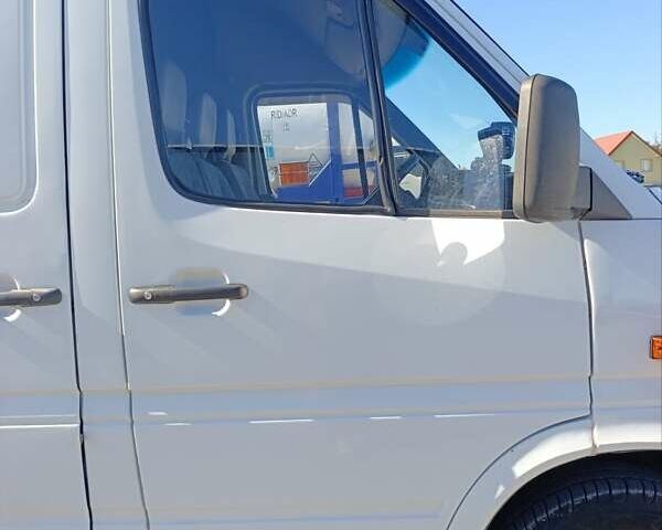 Белый Мерседес Sprinter, объемом двигателя 2.2 л и пробегом 450 тыс. км за 9500 $, фото 1 на Automoto.ua