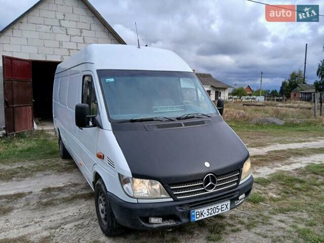 Белый Мерседес Sprinter, объемом двигателя 2.2 л и пробегом 308 тыс. км за 8300 $, фото 9 на Automoto.ua