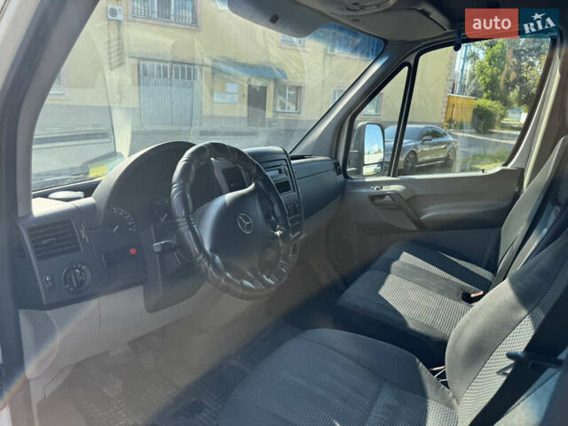 Белый Мерседес Sprinter, объемом двигателя 2.15 л и пробегом 415 тыс. км за 11500 $, фото 7 на Automoto.ua
