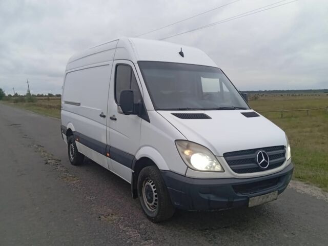 Белый Мерседес Sprinter, объемом двигателя 2.1 л и пробегом 414 тыс. км за 8000 $, фото 1 на Automoto.ua